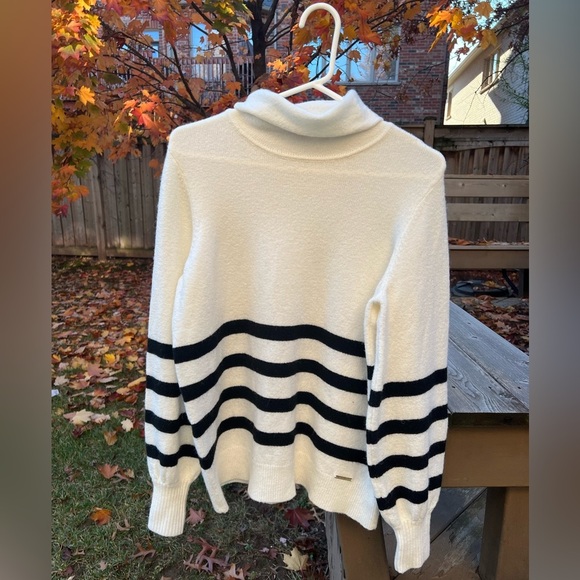 MICHAEL KORS Turtle neck Sweater women’s size Medium - Picture 3 of 12